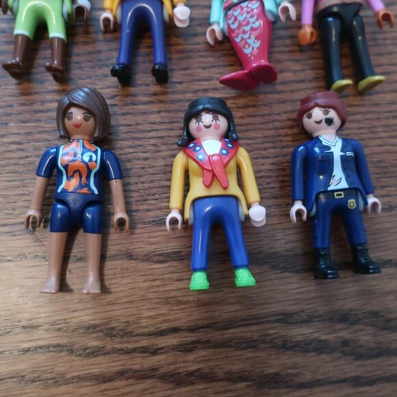 7 pcs Female Playmobile Figures - Picture 5 of 11